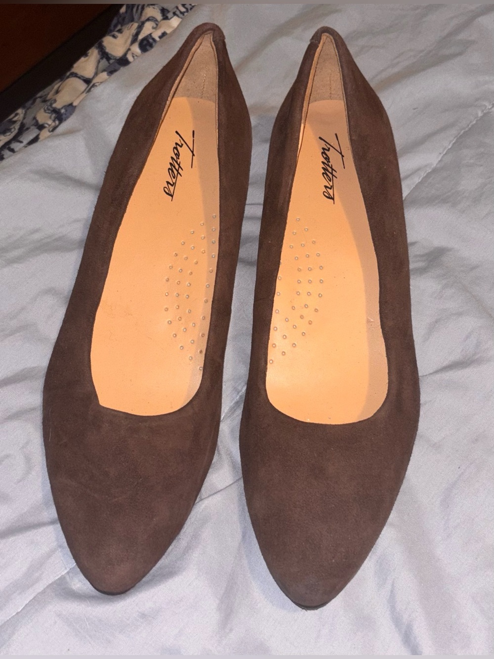 Trotters Brown Suede Low Kitten Heel Pumps - Picture 4 of 13